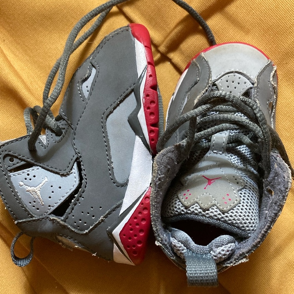 NIKE AIR JORDAN toddler sneakers. Great condition. Ankle level